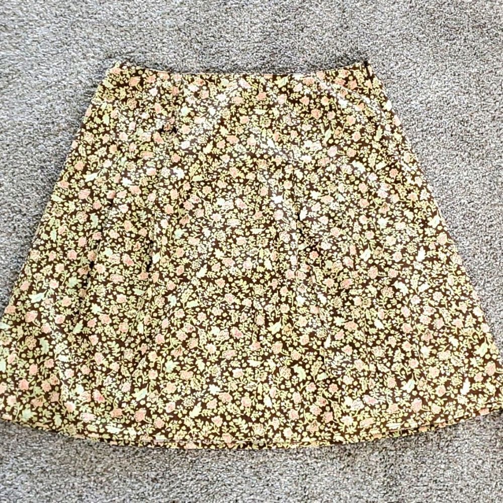 JOSEPHINE CHAUS, skirt. Floral print with brown background and lining. Size 12..